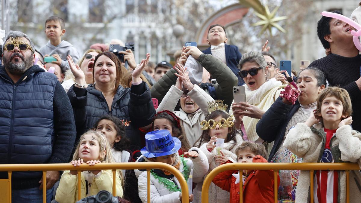 Miles de niños se adelantan a las campanadas con la 'Nochevieja infantil' de València