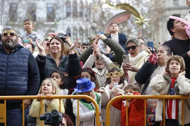 Miles de niños se adelantan a las campanadas con la 'Nochevieja infantil' de València