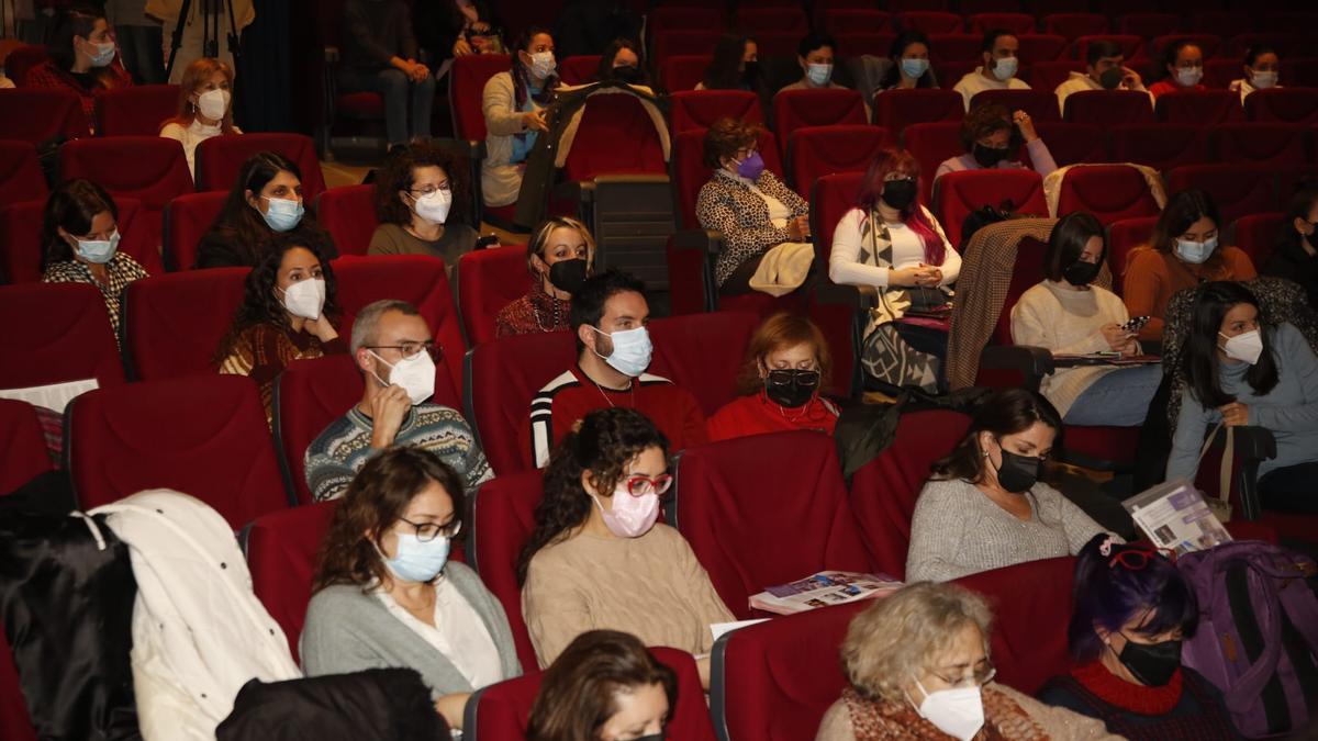 Asistentes al 32º Feminario, que se celebra este viernes en el Rectorado de la Universidad de Córdoba.