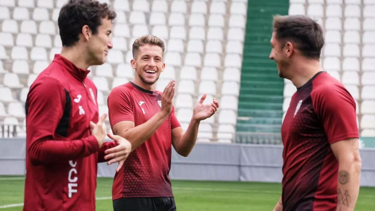 Isma Ruiz, en el centro, junto a Carracedo y Magunazelaia durante un entrenamiento.