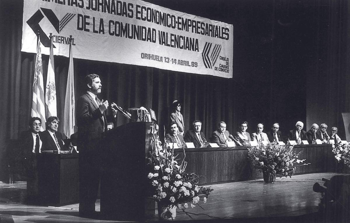 Joan Lerma en las jornadas Económico-Empresariales organizadas por la patronal autonómica Cierval en Orihuela en abril de 1989.