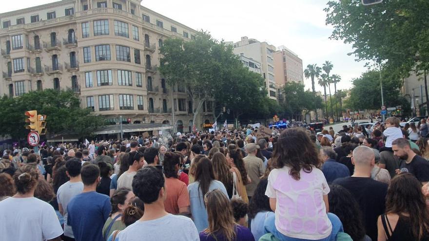 Más de 10.000 personas llenan las calles de Palma por el derecho a la vivienda y contra la masificación turística
