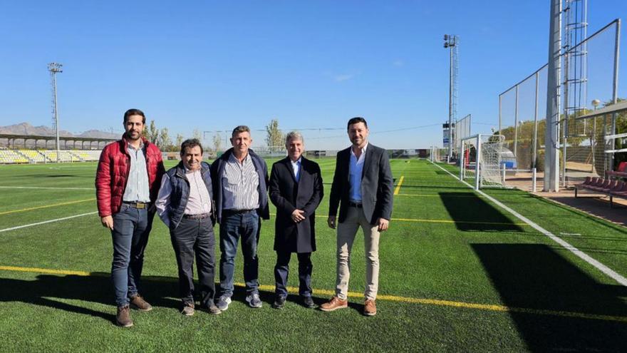 Visita a la renovación del campo de fútbol de La Murada. | INFORMACIÓN