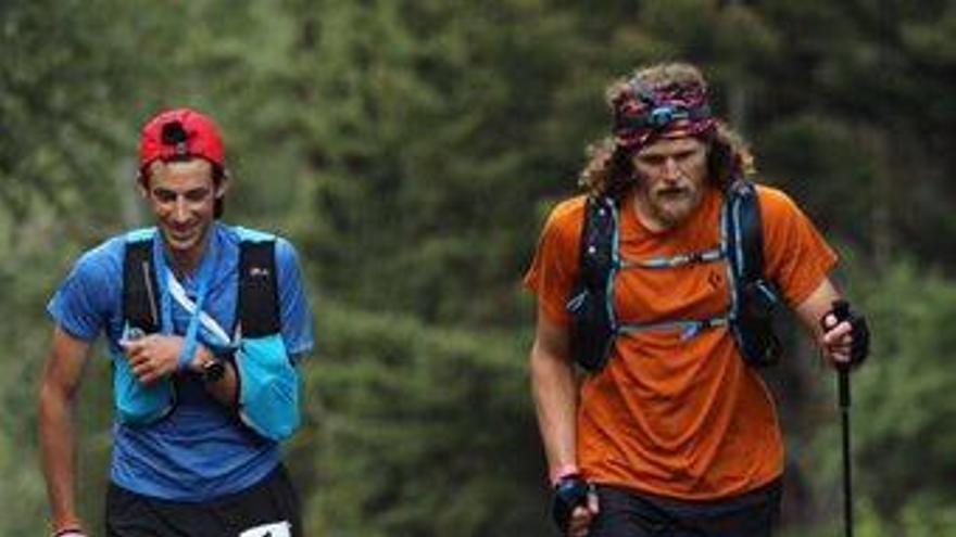 Kilian Jornet se supera i guanya als EUA tot i córrer 140 km amb l&#039;espatlla dislocada