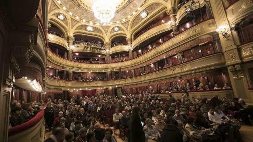 El Palacio Valdés, abarrotado de público, minutos antes del concierto.