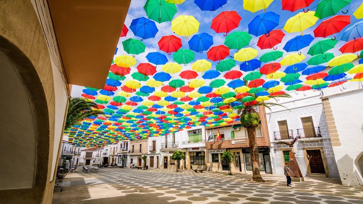 Plaza de los paraguas Malpartida de Cáceres