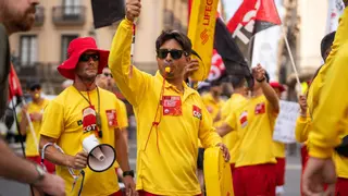 Los argentinos copan la huelga de socorristas en Barcelona: "Son más de la mitad de los vigilantes"