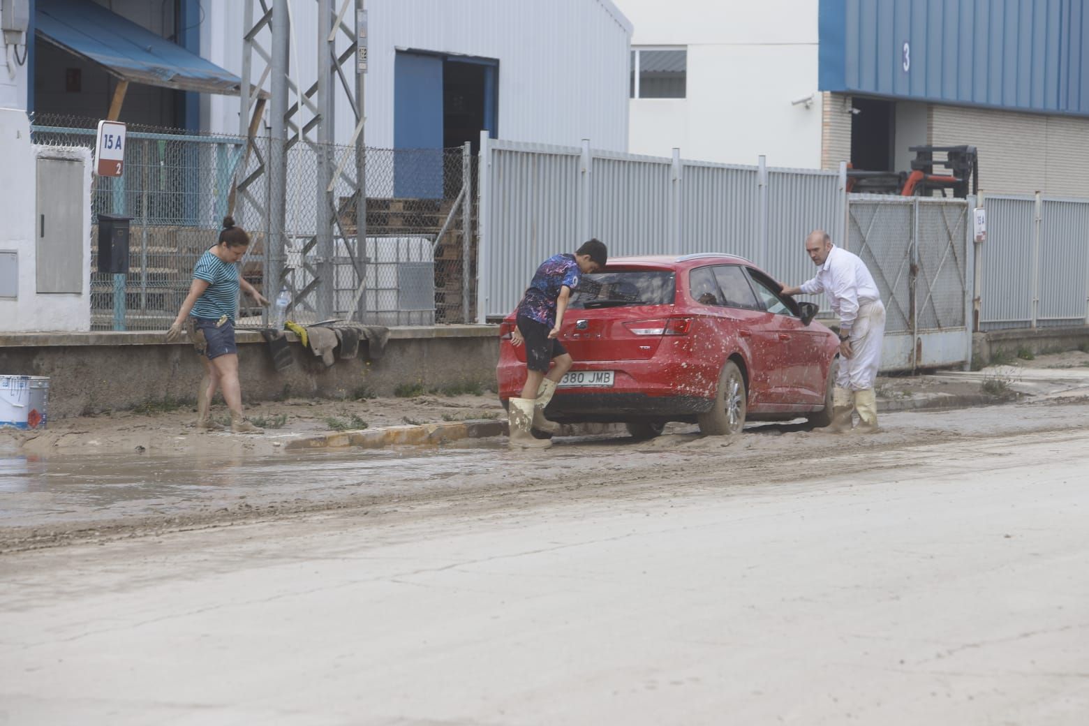 Así han quedado las empresas de la Cartuja Baja y el Tercer Cinturón después de la tormenta