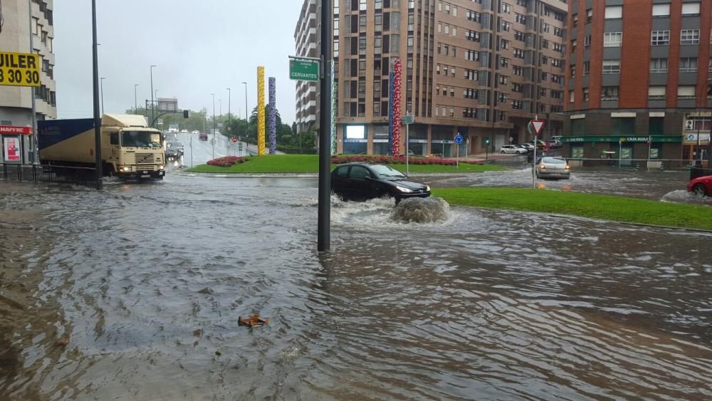 Temporal de lluvia y fuerte oleaje en Asturias