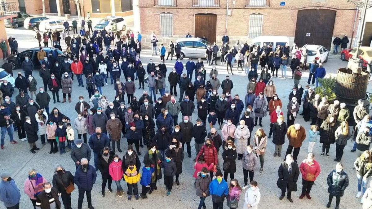 Concentración pasada por la sanidad en Morales de Toro. | M. J. C.