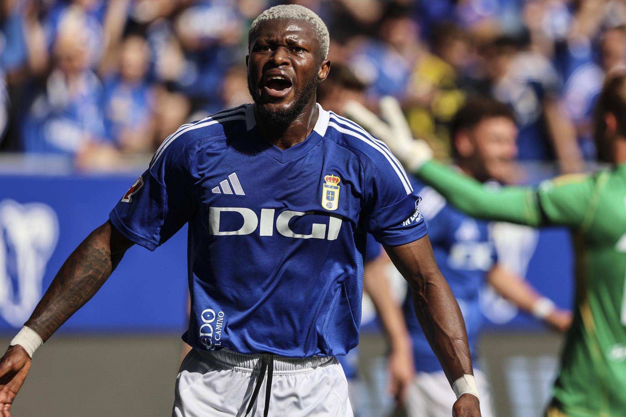 EN IMÁGENES: Ambientazo en la valiosa victoria del Oviedo contra el Zaragoza