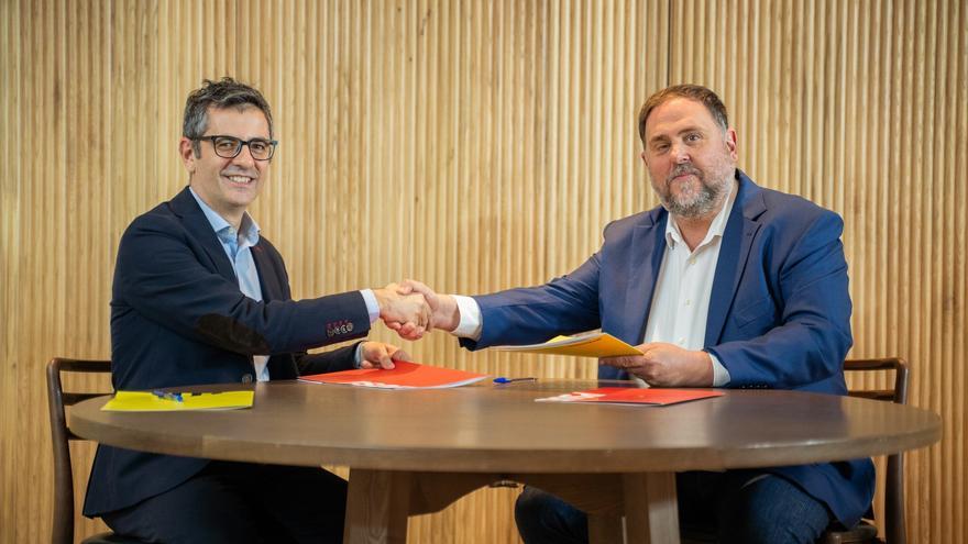 El president d'ERC, Oriol Junqueras, i el ministre de la Presidència en funcions, Fèlix Bolaños, aquest dijous a Barcelona