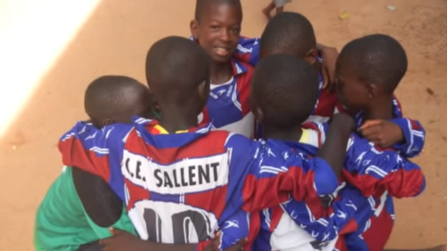 El Sallent envia material esportiu al Senegal
