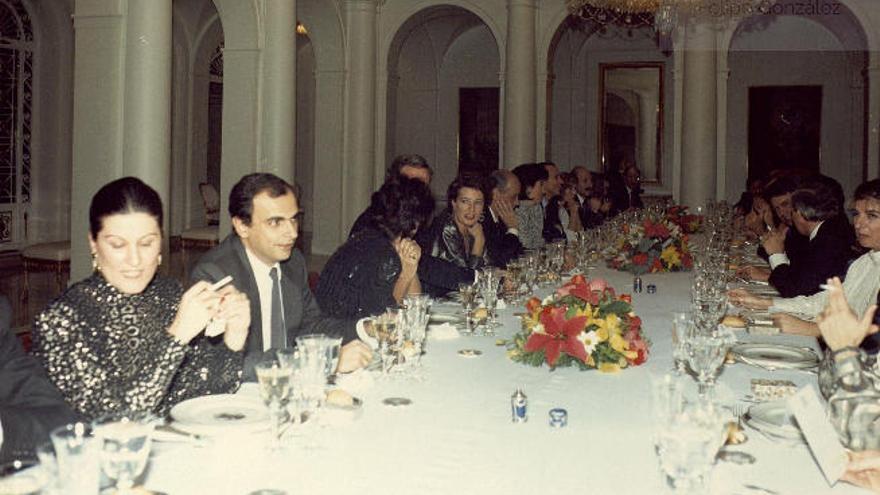 Comida de Navidad de 1986 con la participación del primer ministro canario de la democracia, Luis Carlos Croissier, elegido por González como ministro de Industria.