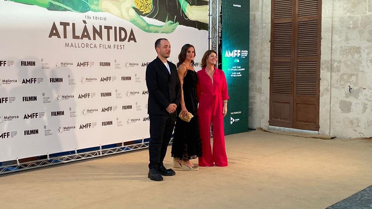 La Reina Letizia posa en el photocall al inicio de la gala de clausura de la 13º edición del Atlàntida Mallorca Film Fest.