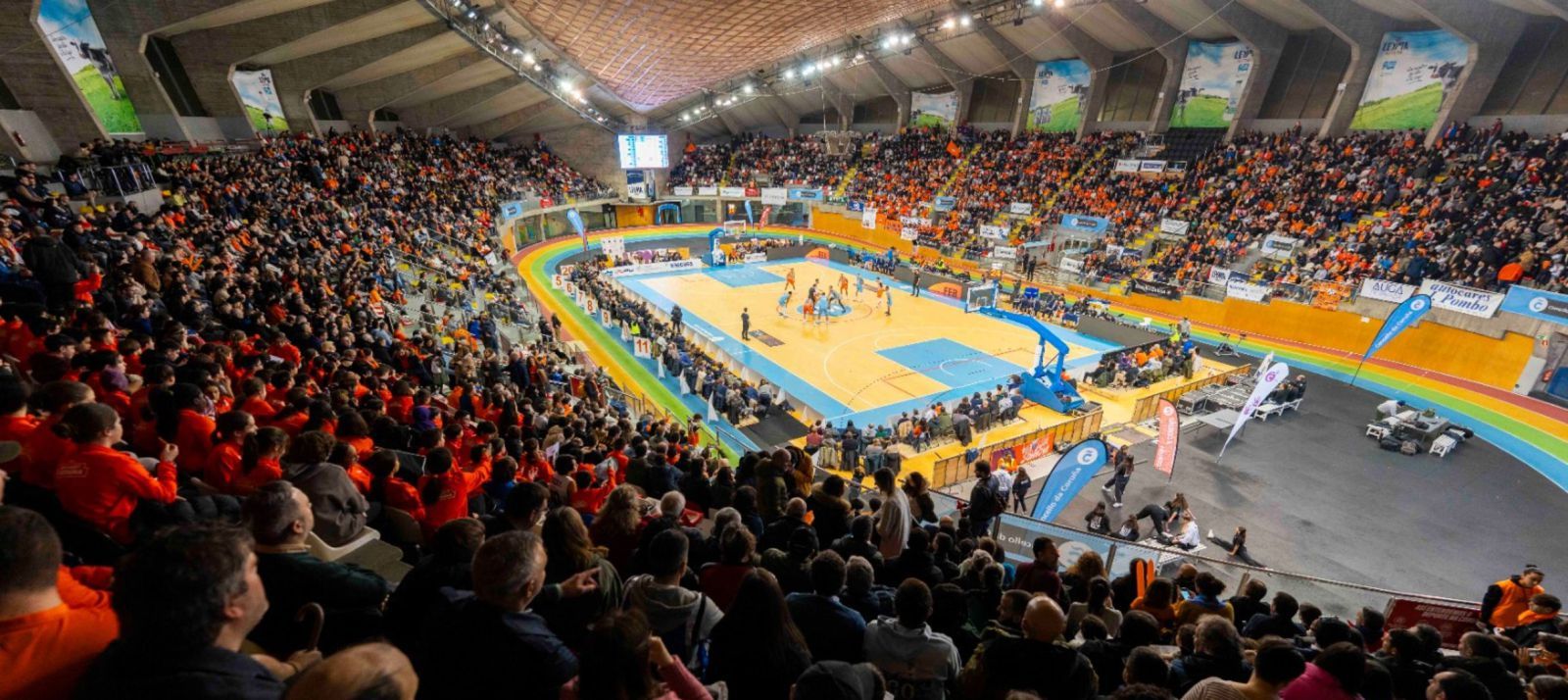 El Palacio de los Deportes de Riazor fue el de las grandes ocasiones, esta vez para disfrutar con el Leyma Básquet Coruña. |  // ÍÑIGO ROLÁN / ROLLER AGENCIA