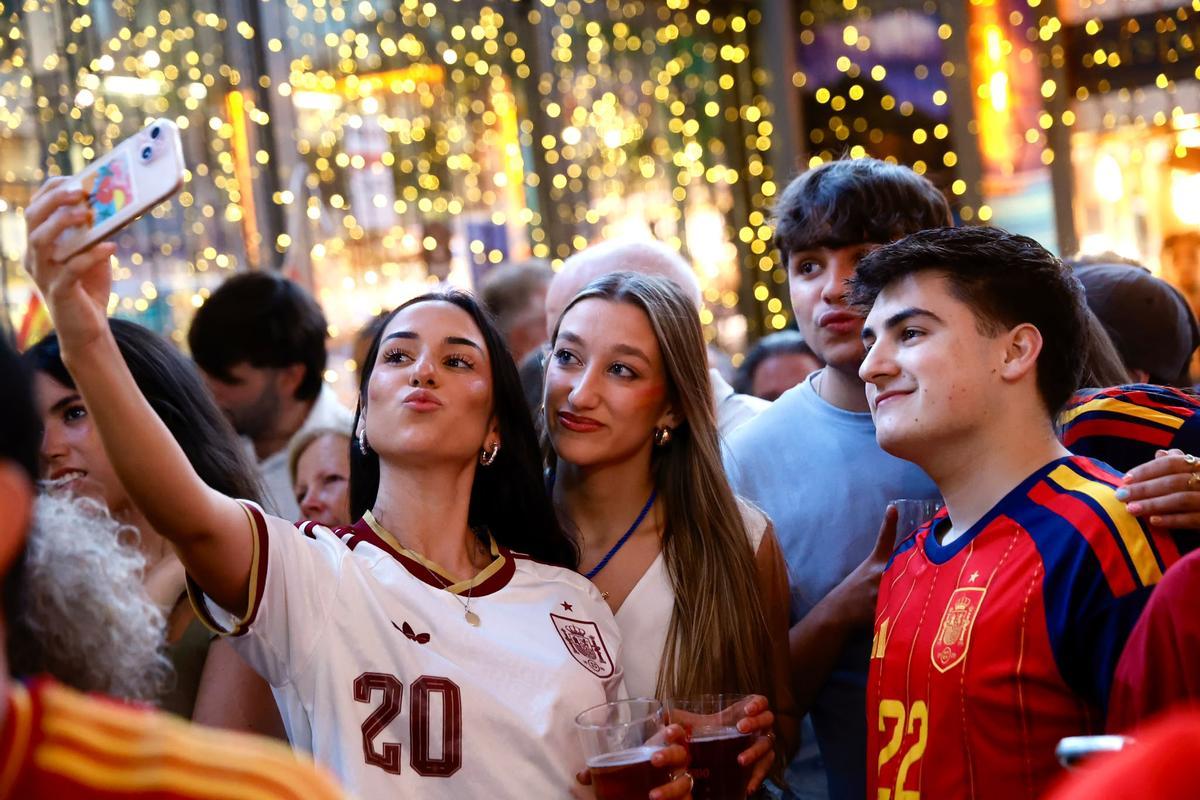 El ambiente del España-Portugal en Córdoba, en imágenes