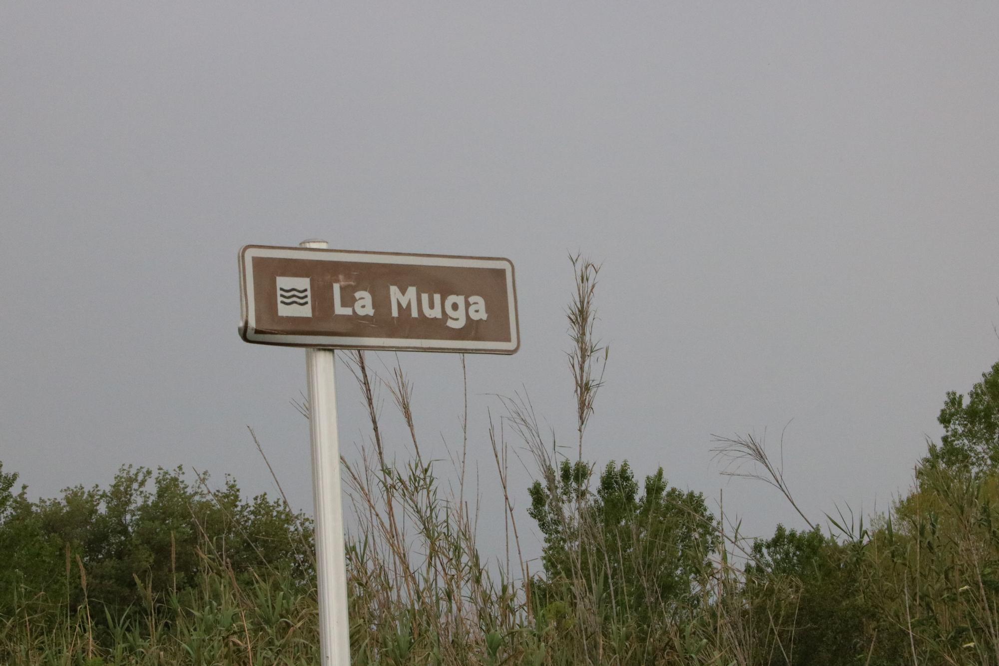 Un cartell que indica el riu Muga al terme de Peralada