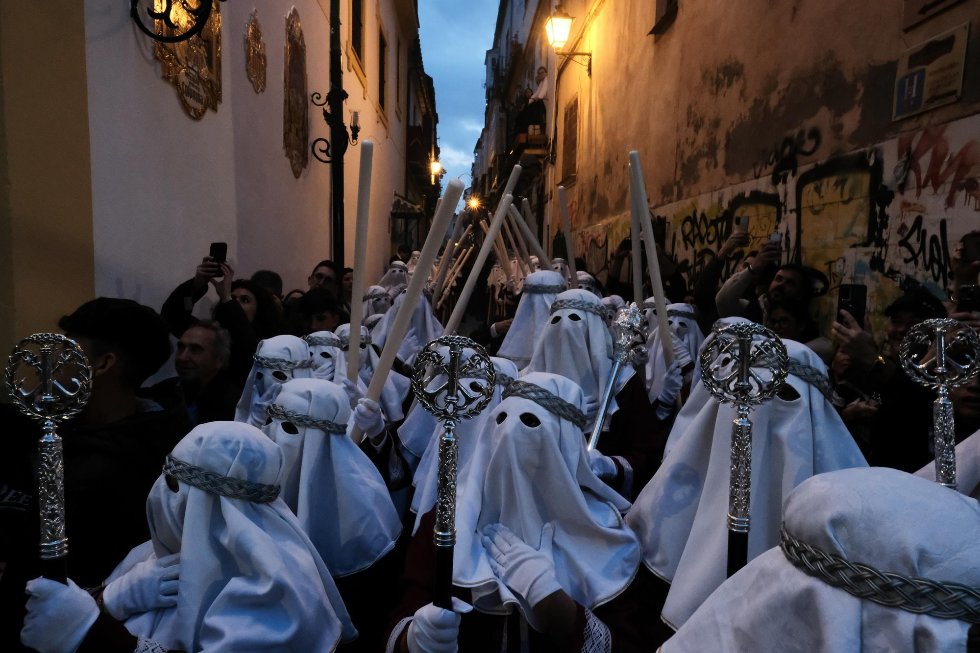 Gitanos retrasó su salida para esquivar la lluvia en este Lunes Santo.