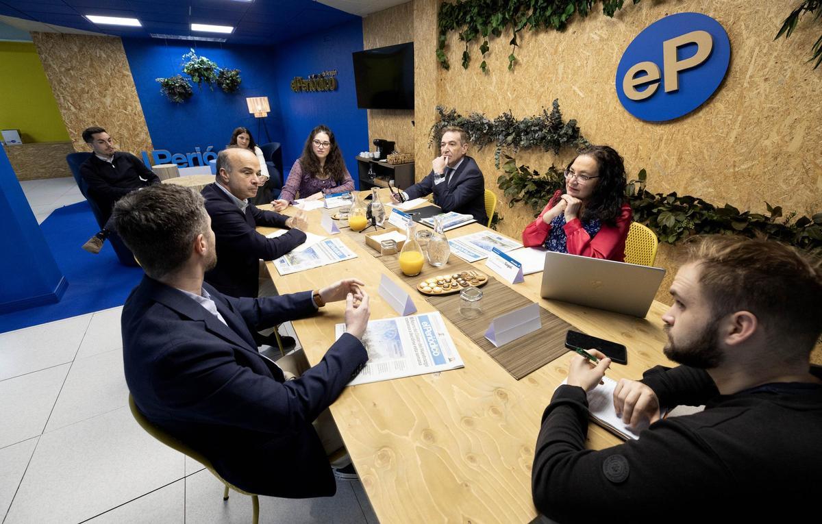 Los ponentes debatieron sobre el futuro del proceso de escolarización, el uso de las nuevas tecnologías en el aula y los avances y mejoras en los últimos años, entre otros temas.
