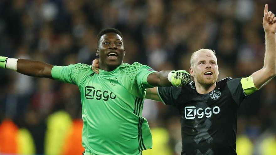 Andre Onana y Davy Klaassen celebran el pase del Ajax.