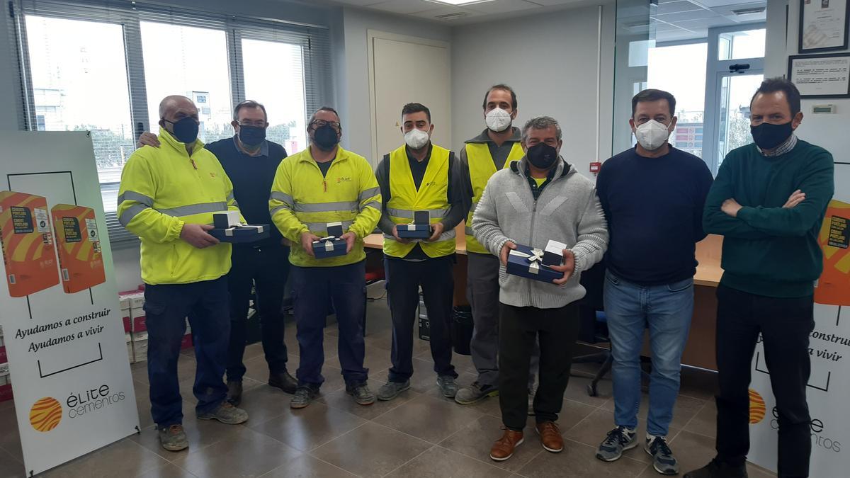 La compañía reconoce a los empleados que cumplen 10 años en la empresa.