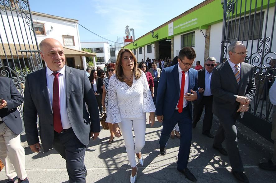 Susana Díaz inaugura el centro de la madera de Encinas Reales.