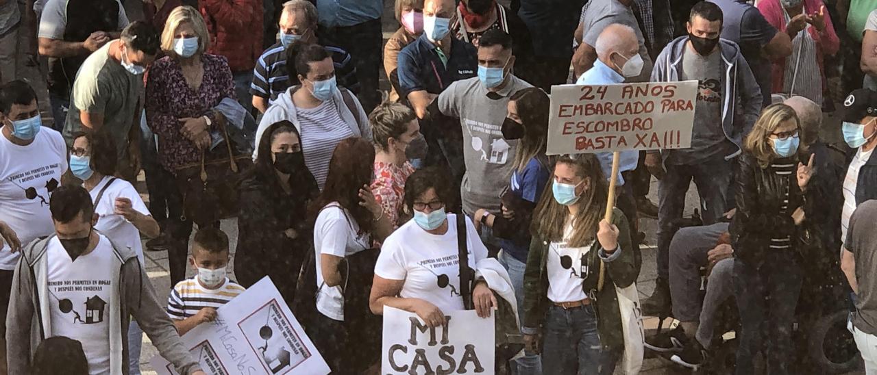 La concentración del jueves delante del Concello de Cangas.