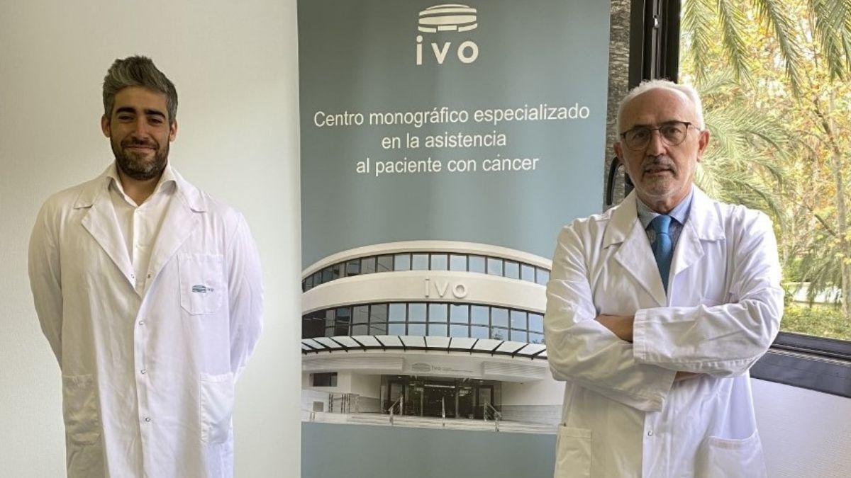 Los doctores Sergio Sandiego y Vicente Guillem de la Fundación Instituto Valenciano de Oncología (IVO).