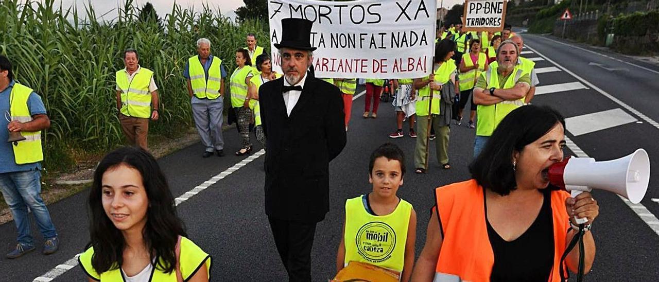 Una manifestación en Campañó contra la Variante de Alba.   | // GUSTAVO SANTOS