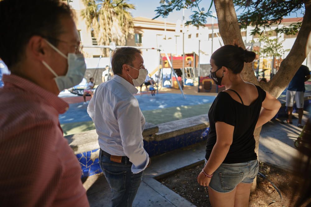 El alcalde de Santa Cruz visita el barrio de Los G