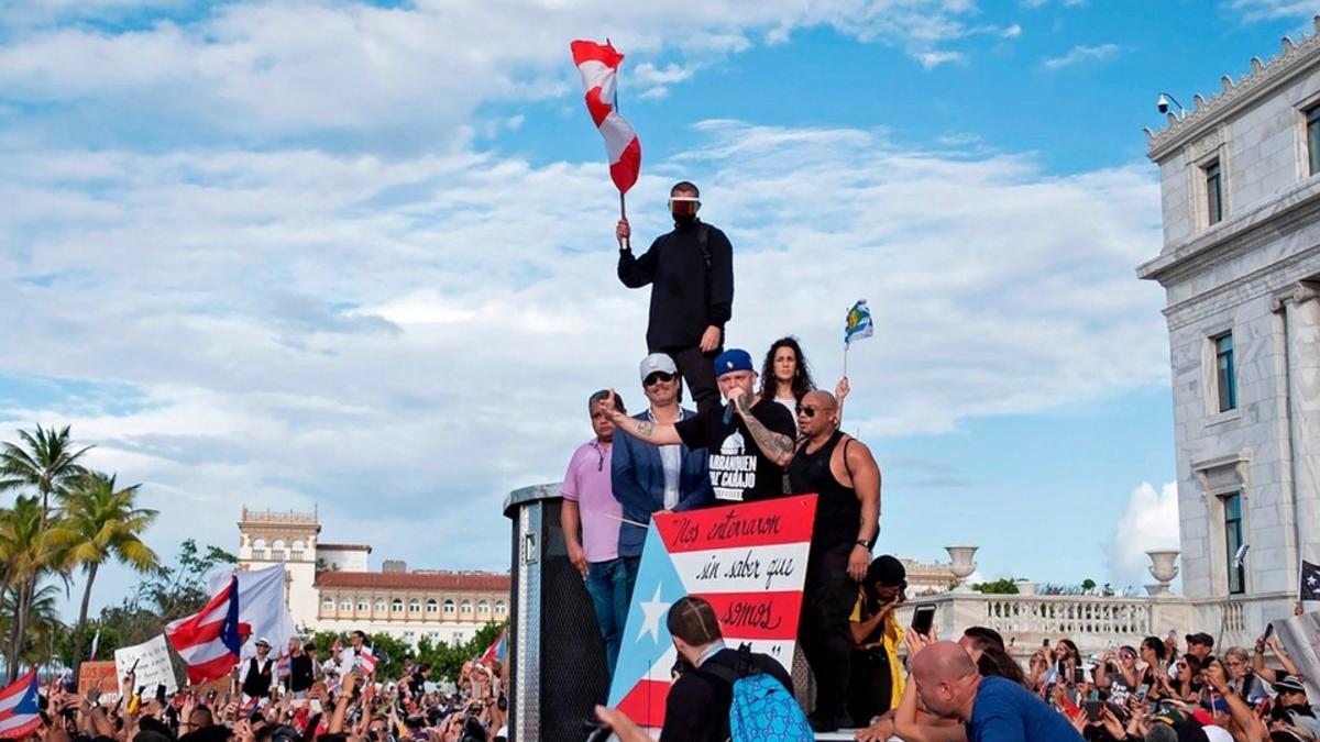 La razón política que lleva a Bad Bunny a parar su gira en Puerto Rico