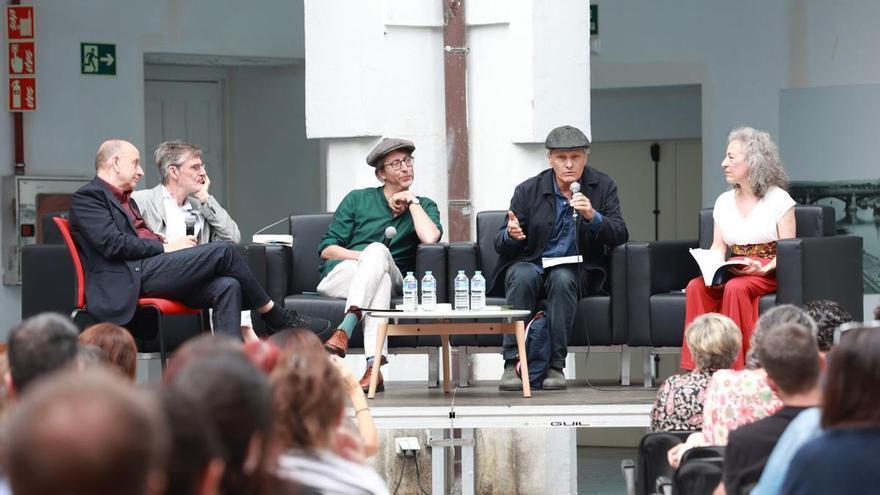 Viggo Mortensen destaca en la Universidad de Sevilla el legado poético de Kevin Power