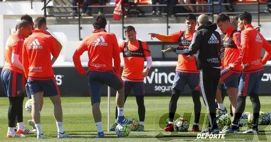 El Valencia CF entrena ante su afición