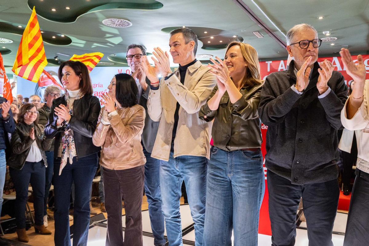 En imágenes I Pedro Sánchez arropa a Pilar Alegría en el mitin de Huesca