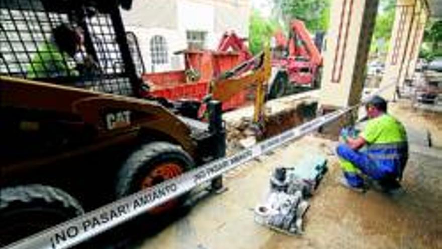 Corte de agua por una rotura en la calle Zurbarán