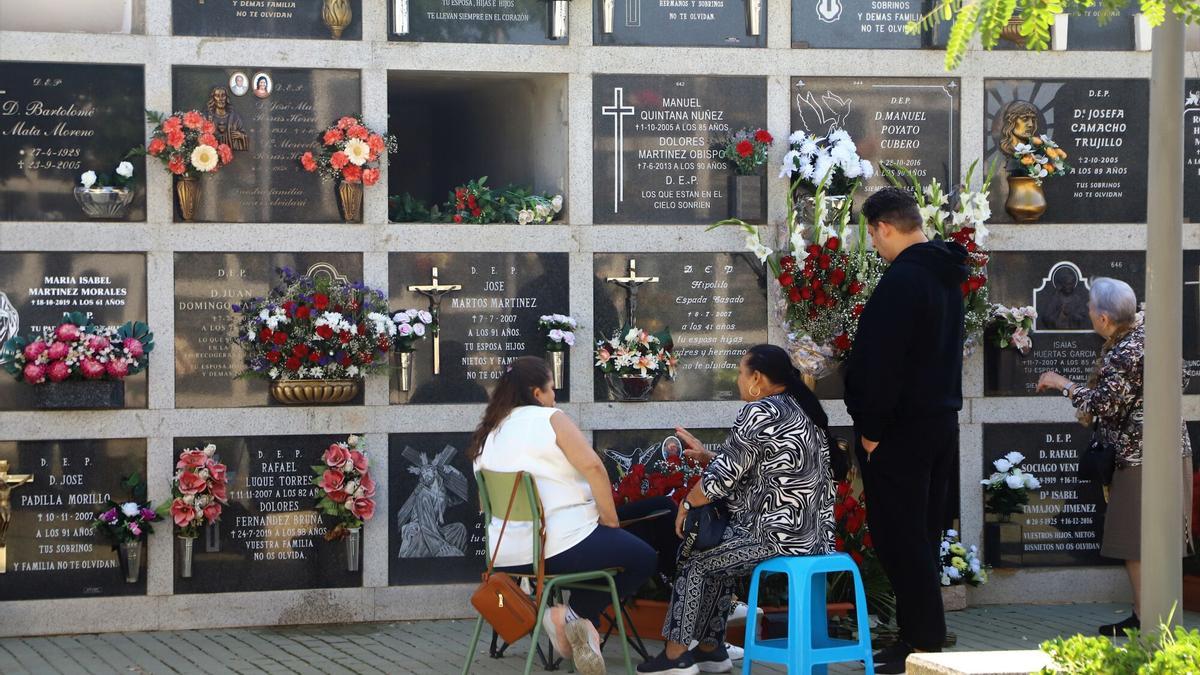 Cementerio de la Fuensanta, visitas a los cementerios el día de Todo los Santos