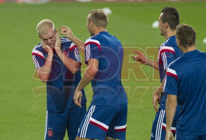 El Ajax prepara el partido en el Camp Nou