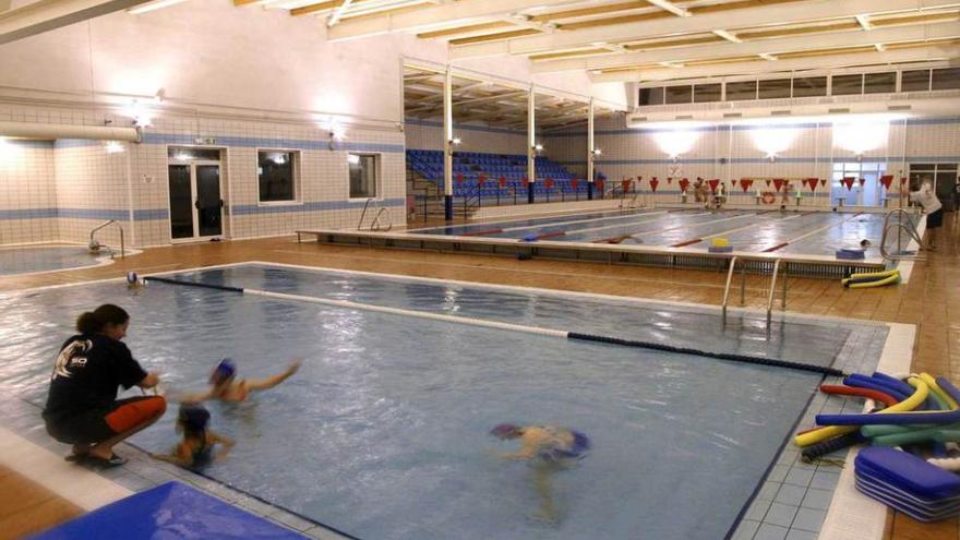 Instalaciones de la piscina de Navia.