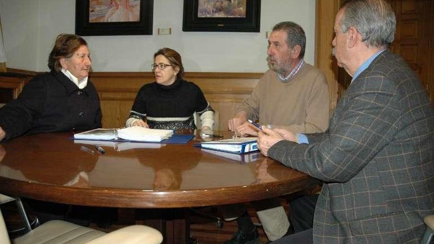 Mayte Martín Pozo presenta el proyecto del puente.