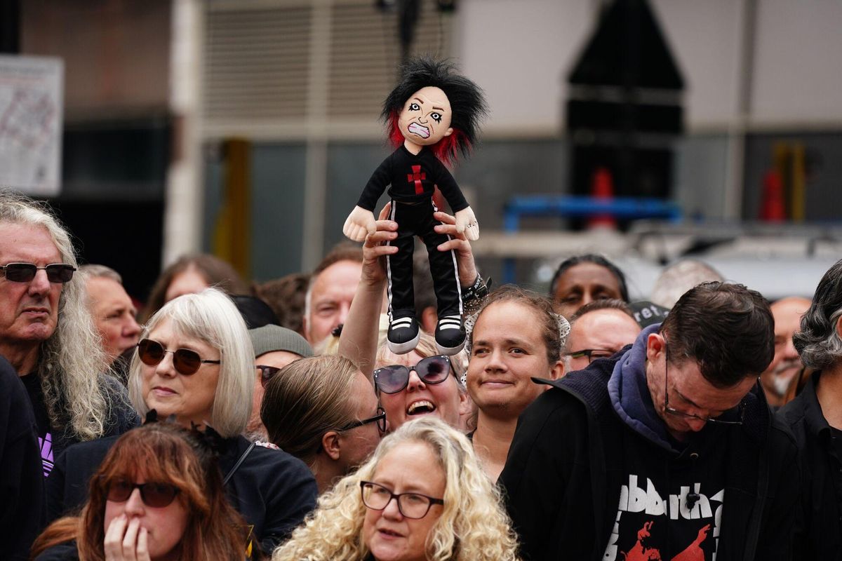 Imágenes de la multitudinaria despedida de Ozzy Osbourne en Birmingham.