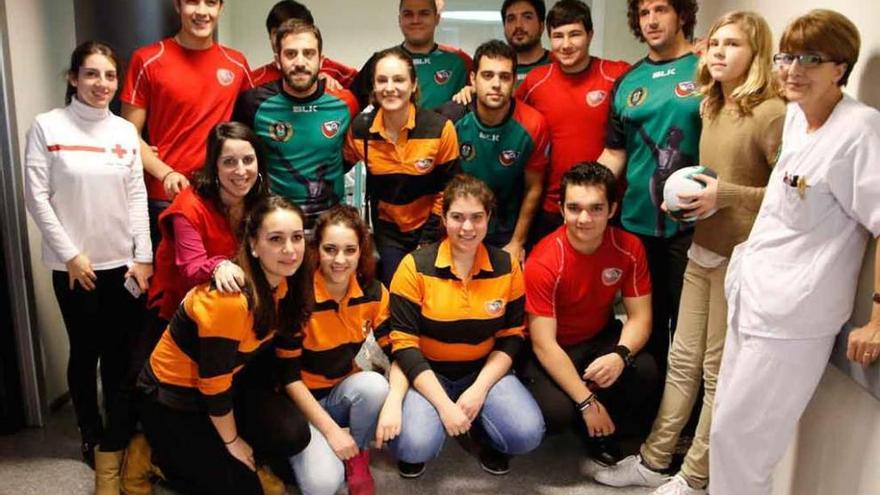 Los jugadores del Zamora R.C. ejercen de &quot;pajes&quot; para los niños hospitalizados