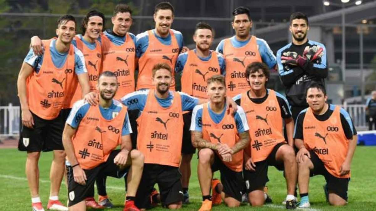 El equipo de Luis Suárez posó tras la victoria