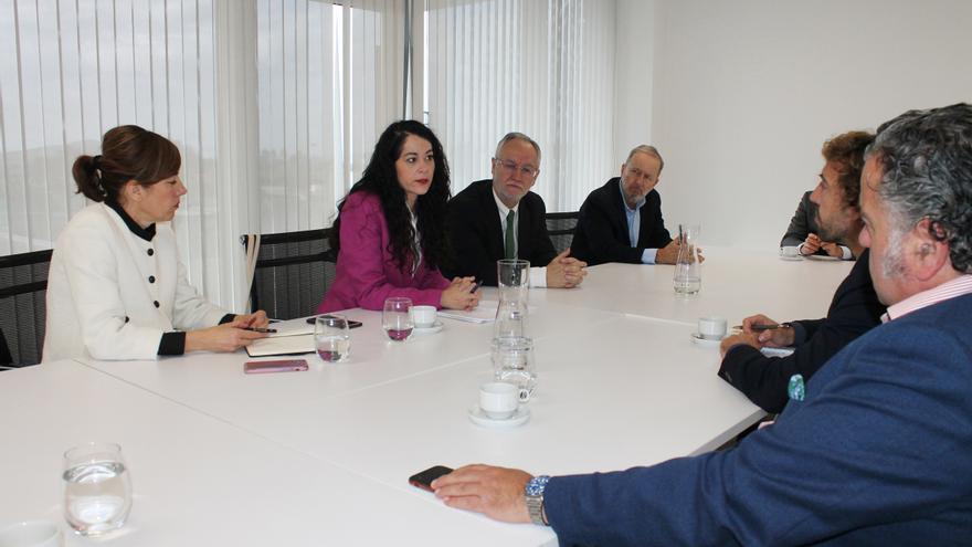 María Rozas presenta a súa candidatura á alcaldía aos socios do Club Financiero de Santiago