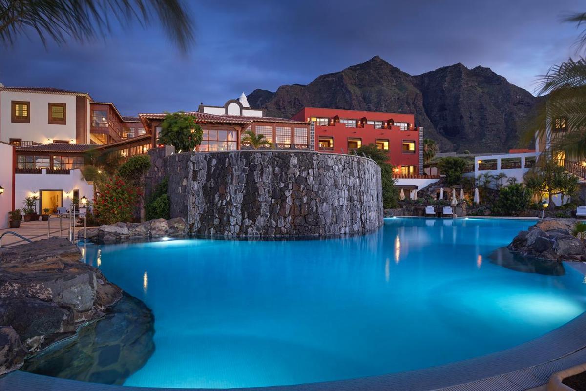 El Hotel Hacienda del Conde, entre la montaña y el océano
