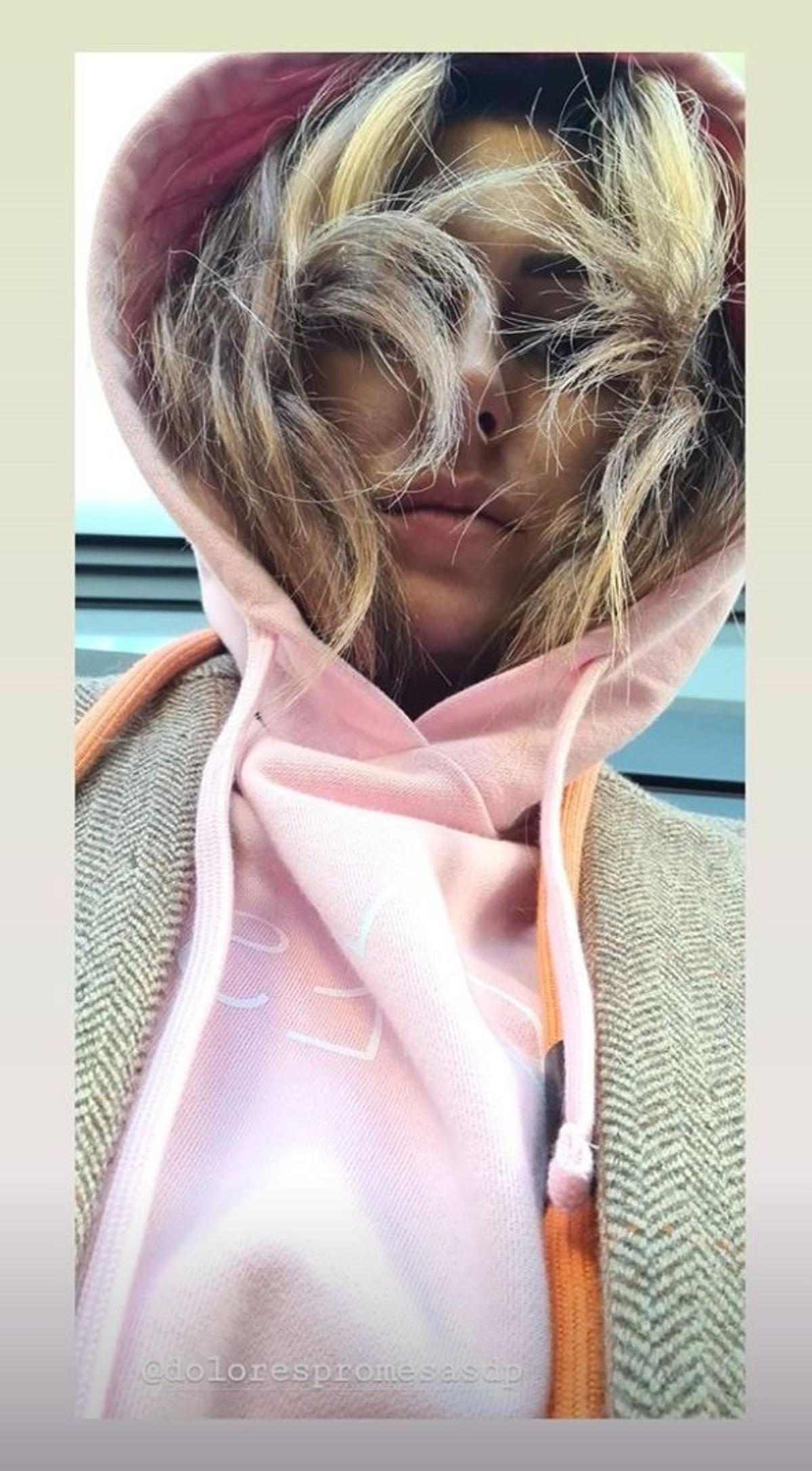 Blanca Suárez con sudadera rosa de Dolores Promesas