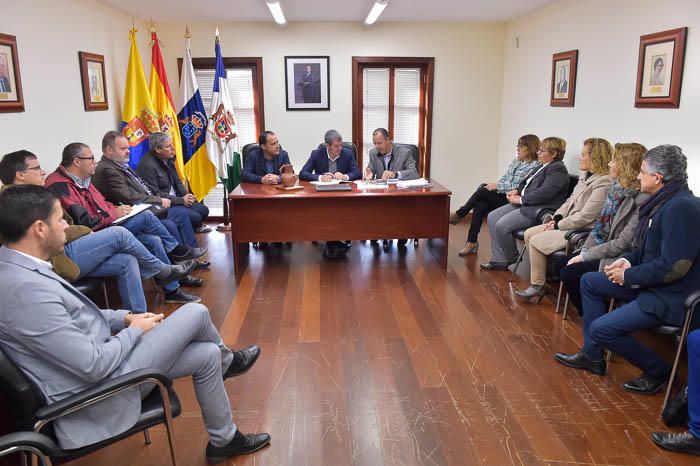 Visita oficial a Artenara del Presidente del ...