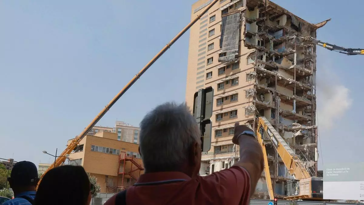 Vecinos del entorno de la vieja Fe se quejan del "polvo" de la demolición
