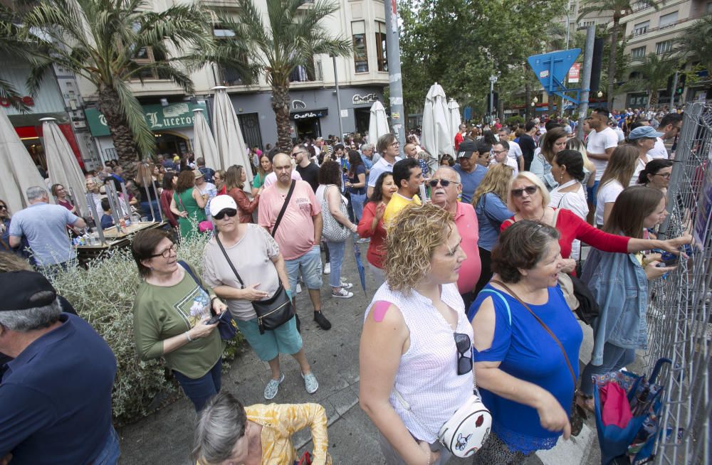 Primera mascletá de las Hogueras del 90 aniversario.