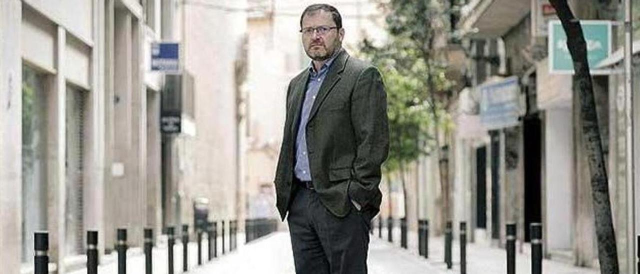 Antoni Llabrés en una calle de Palma